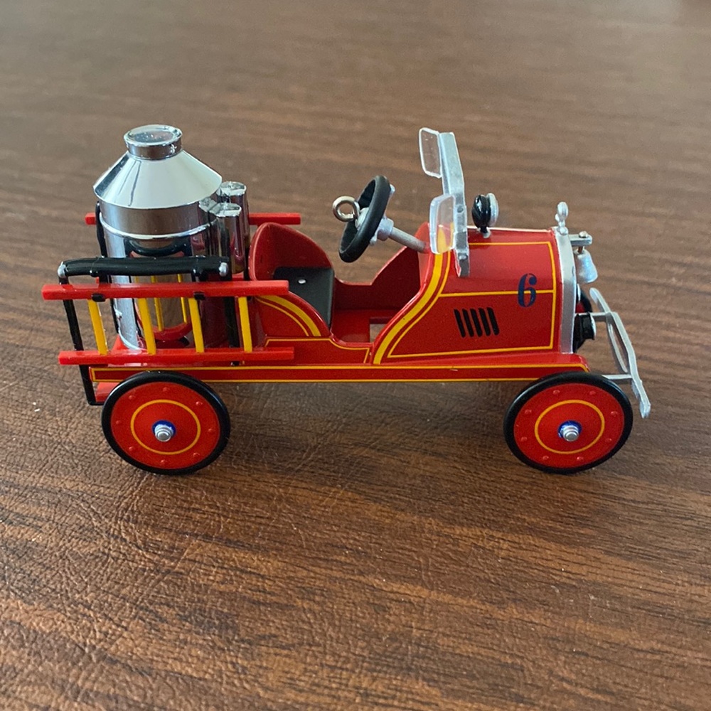 Hallmark Keepsake Ornament Toledo Fire Engine #6 NIB